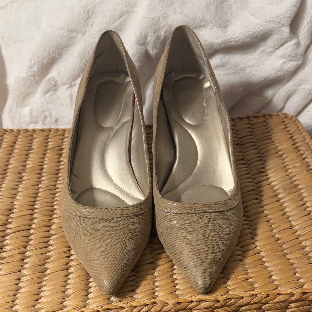 **3/$15** Elegant Tan Women's Pumps Size 9M
